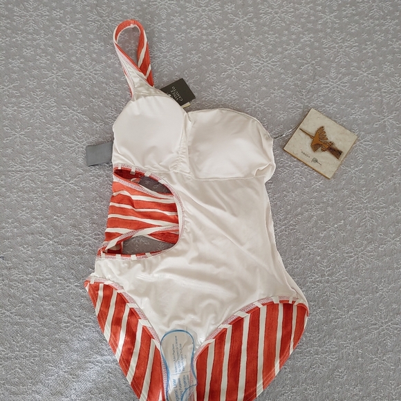 Vince Camuto New Women's swimsuit - Picture 5 of 7